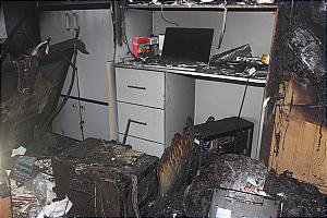 آتش سوزی فروشگاه لوازم رایانه در یک مجتمع تجاری
