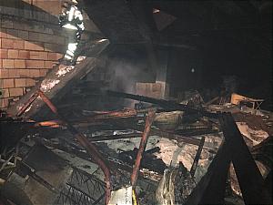 یک ساختمان در دست ساخت آتش گرفت