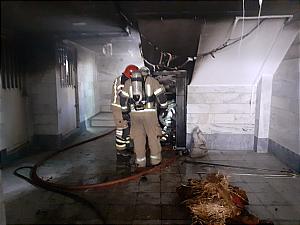 آتش سوزی انباری ساکنان ساختمان مسکونی را گرفتار کرد